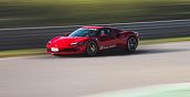 Supercar Ferrari 296 GTB per esperienza di guida a Pergusa