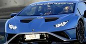 Supercar Lamborghini Huracán STO durante un'esperienza sportiva vicino a Enna