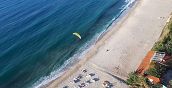 Vola in parapendio su Tropea e ammira le spiagge della Costa degli Dei