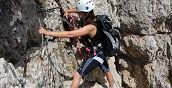 Arrampicata sul percorso esposto del Monte Albano