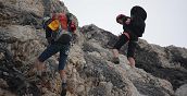 Partecipanti sulla via Ferrata delle Aquile sulla Paganella