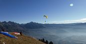 Emozione del volo parapendio Belluno sui paesaggi montani