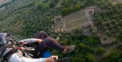 Parapendio sopra i panorami mozzafiato di Tivoli