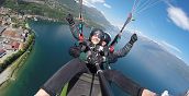 Panorama del Lago di Garda visto durante un volo in parapendio