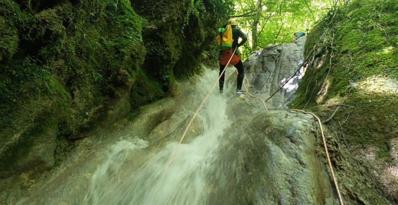 Salto d'acqua naturale nel canyon del Fosso della Mola