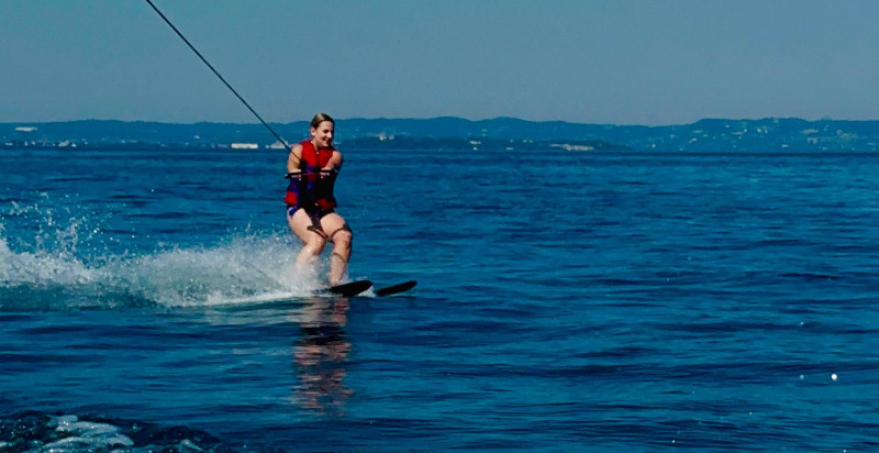 Esperienza di sci nautico sul lago di Garda a Lazise