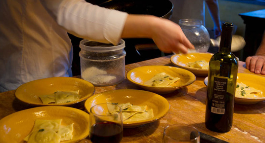 Corso di cucina a Roma: piatti tipici accompagnati da vino locale