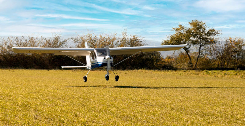 Atterraggio aeroplano a Macerata