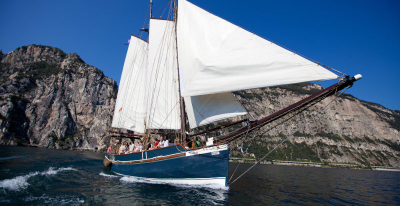Escursione privata in barca a vela da Malcesine