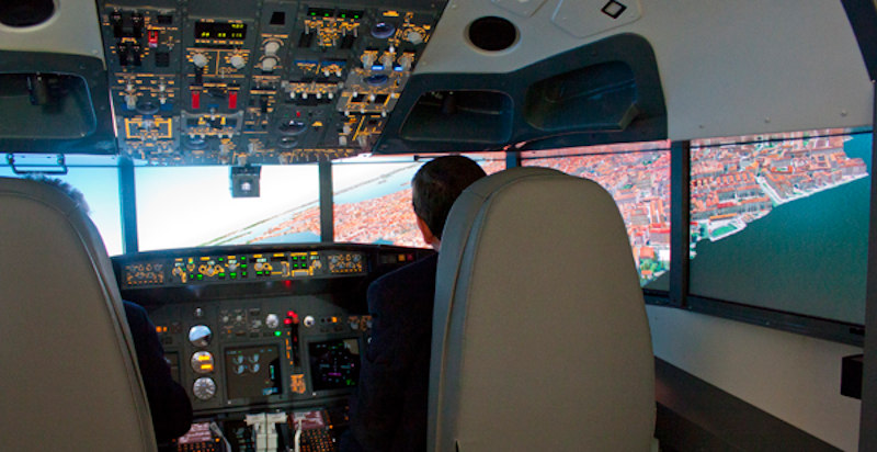 Esperienza di volo realistico nel simulatore di volo a Foggia