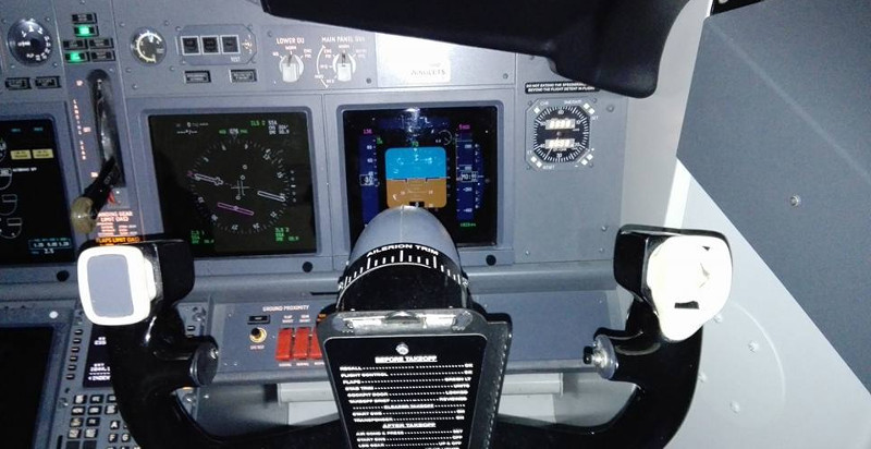 Comandi del simulatore di volo a Milano