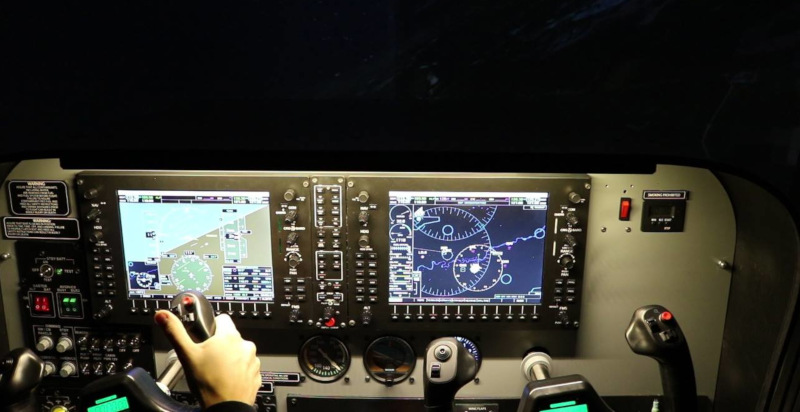 pilota nel simulatore di volo Varese