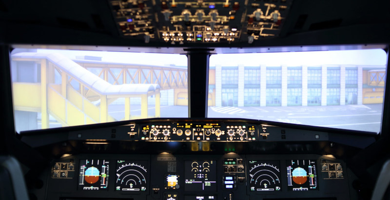 Fase di atterraggio nel simulatore di volo Catania