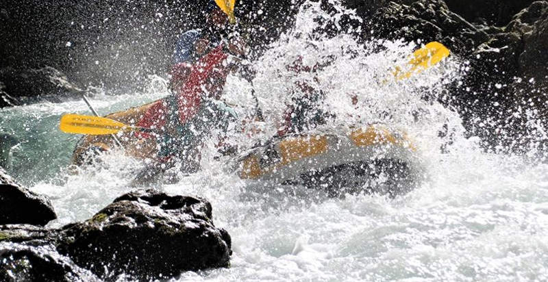 Rafting Laino Borgo tra natura e adrenalina