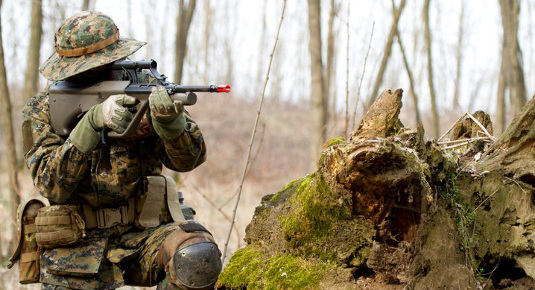 Giocatori durante un'attività di softair a Novara