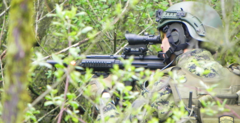 Giocatore di softair in azione a Verona