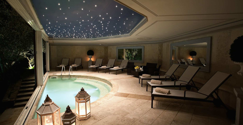 Zona spa Villa La Borghetta con piscina interna