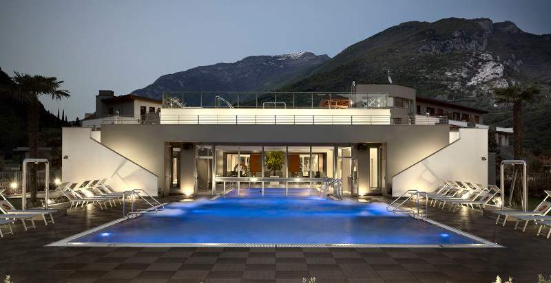 Prenota la tua spa privata per una fuga romantica sul lago di Garda