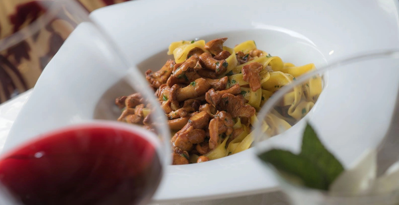 Cucina con specialità tipiche locali presso l'Hotel Malita di Arabba