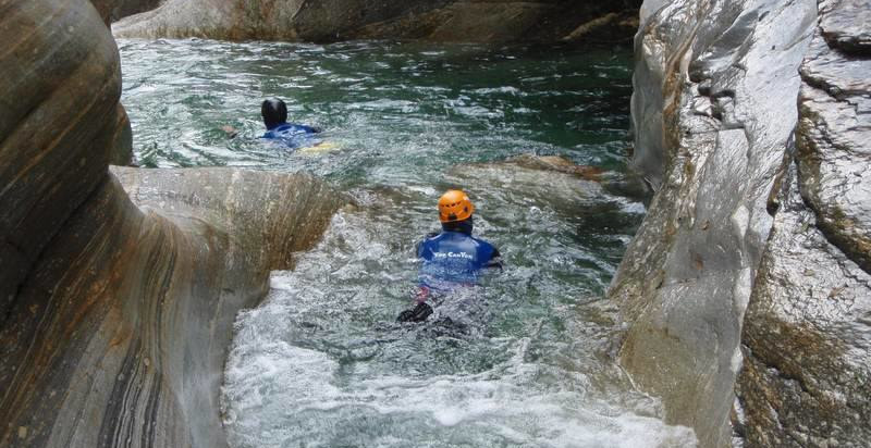 Gole naturali esplorate con speleo canyoning in Valmalenco