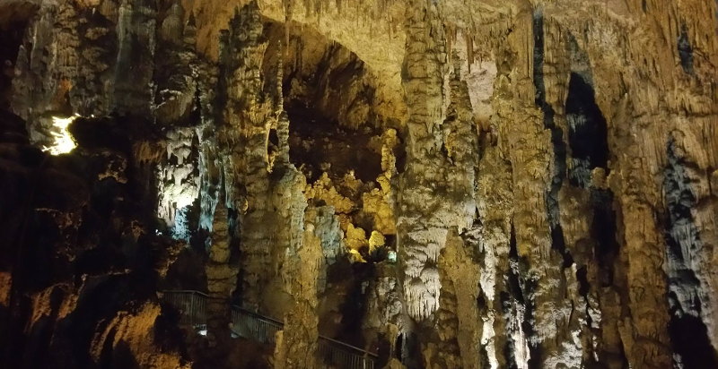 Paesaggio naturale del Monte Argentario per speleo-canyoning