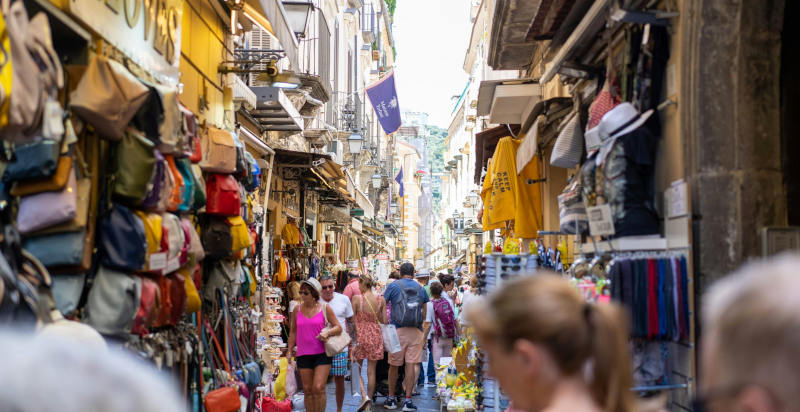 Strada di Napoli inclusa nel percorso della caccia al tesoro Escape On the Road