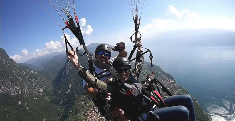 Decollo in parapendio da 1300 metri sul Lago di Garda
