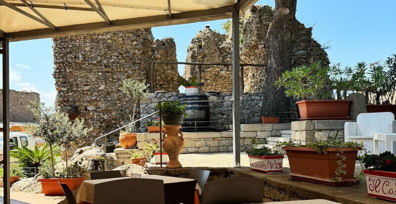 cena romantica nel ristorante Il Castello a Novara di Sicilia Provincia Messina
