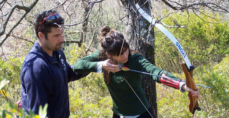 Tiro con arco 3D su sagoma di animale durante l'escursione a Pertosa