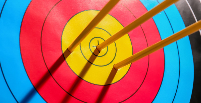 Arco, freccia e bersaglio: sport all'aperto per tutte le età
