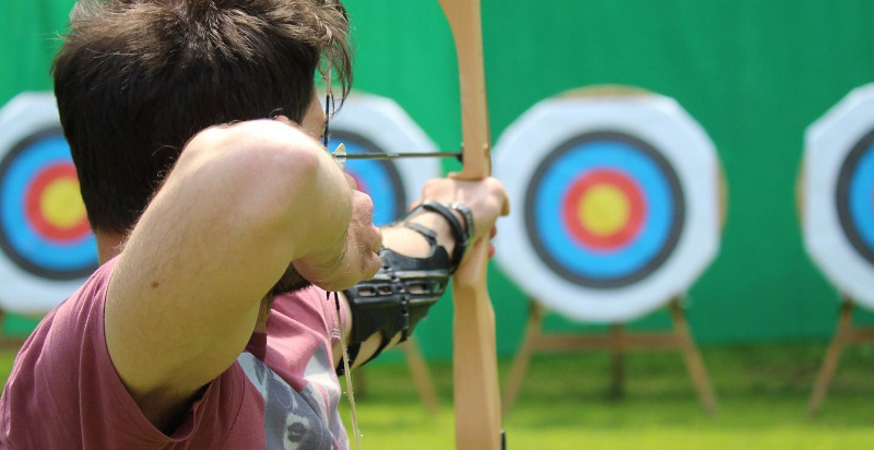 Tiro con l'arco a Dimaro, Val di Sole, Trentino, tra la natura