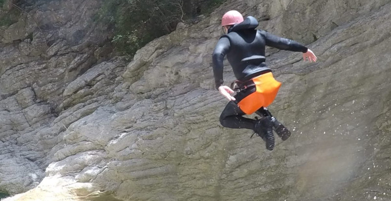 Torrentismo al Fosso di Roccaranieri: Salti e Calate nel Cuore della Natura