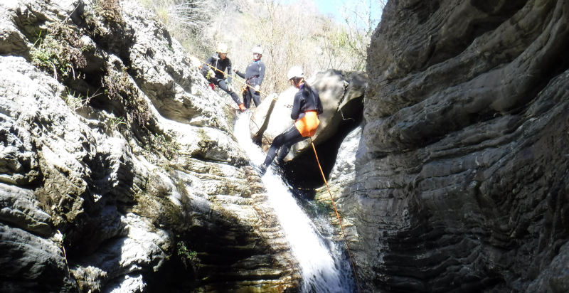 Esplorazione canyoning nei pressi di Taormina, avventura tra la natura incontaminata della Sicilia