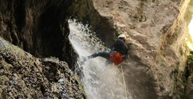 Calata con corde torrentismo in val di Sole