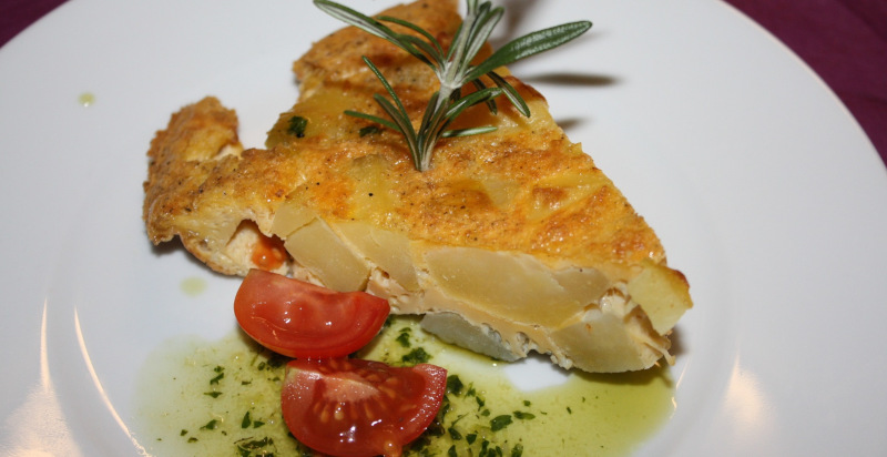 Tortilla di patate durante il tour di tapas gourmet a Siviglia