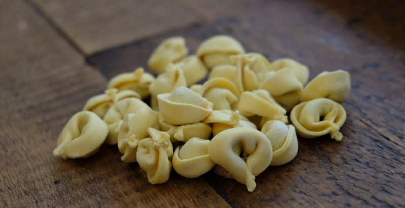 Degustazione di tortellini - Tour culinario Emilia Romagna