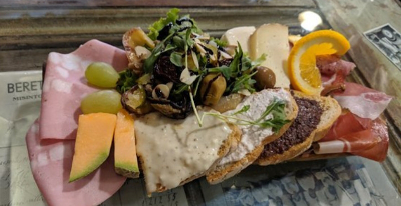 Salumi e formaggi tipici di Milano nel tour gastronomico