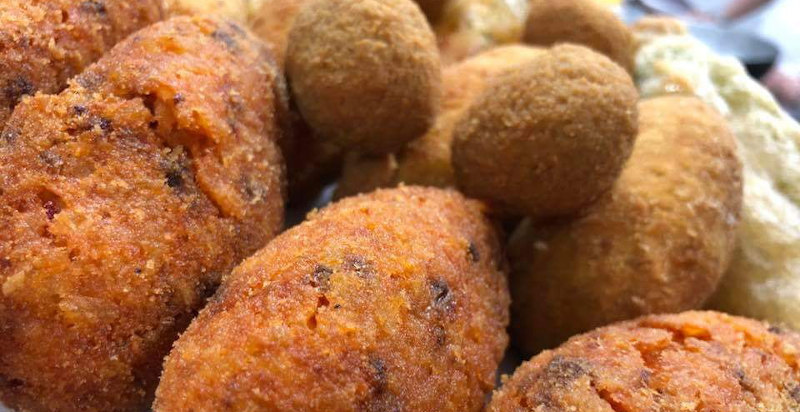 Supplì di riso croccante con ripieno di mozzarella