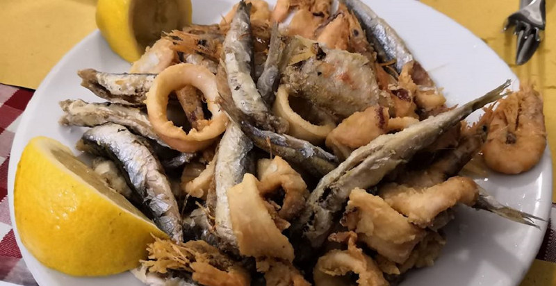 Pesce fritto - Esperienza culinaria nei vicoli di Savona
