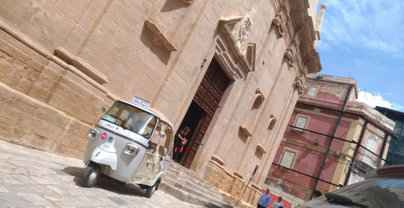 Giro turistico di Taranto con Ape Calessino