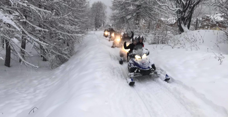 tour motoslitta tra i boschi innevati di San Sicario