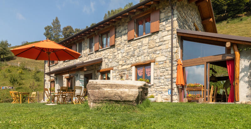 Agriturismo con lama trekking Lago di Como