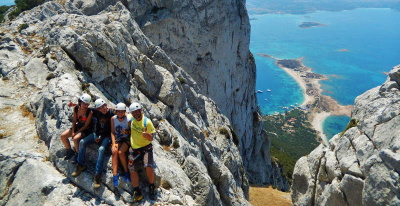 Panorama mozzafiato dalla cima di Tavolara con vista sulla costa della Sardegna