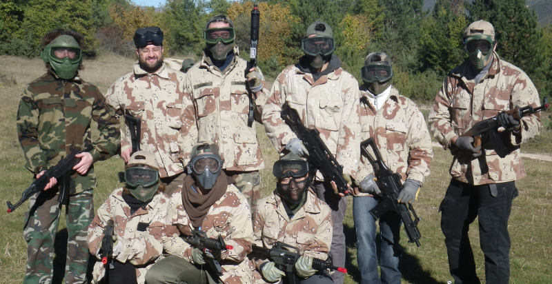 Partecipanti al softair con armi e attrezzature a Norcia in Umbria
