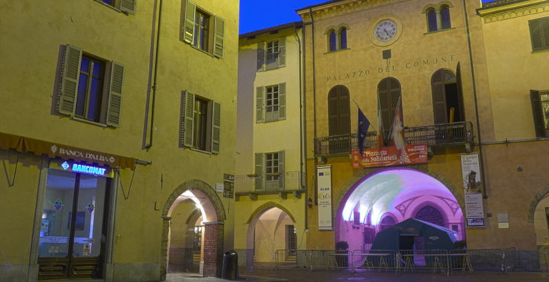 Risoluzione enigmi durante l'urban escape a Alba