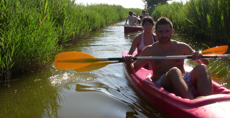 paesaggio pugliese lago lèsina canoa natura