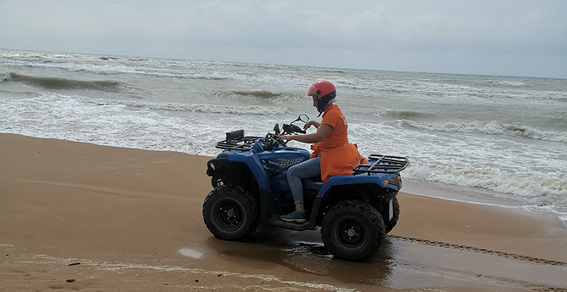 Guida off-road in quad sulla spiaggia di Selinunte