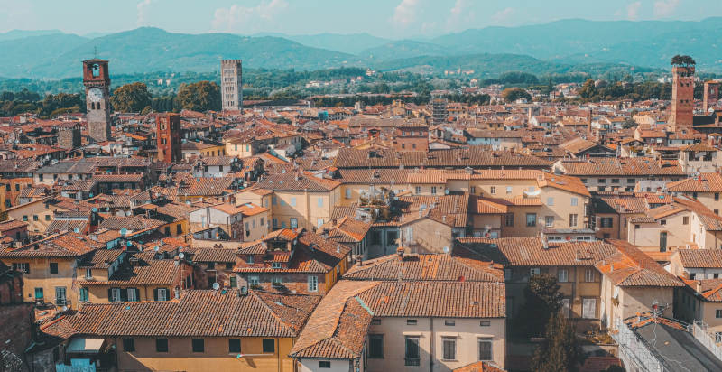 Le strade di Lucca sono lo scenario dell'urban escape