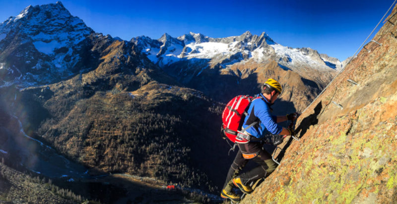 Arrampicata sicura con guida professionale nella via ferrata di Lecco
