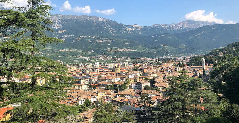 Trento vista dall'alto a bordo di un elicottero
